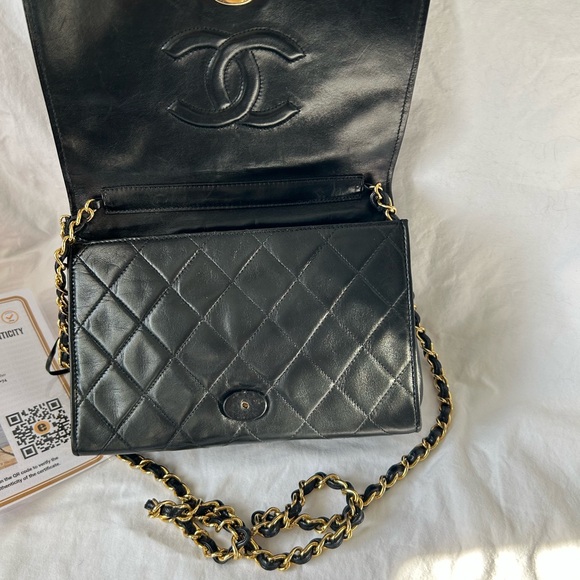 PRE-LOVED CHANEL™ 1986-88 BLACK QUILTED LAMBSKIN CC TASSEL FLAP BAG - Picture 10 of 15